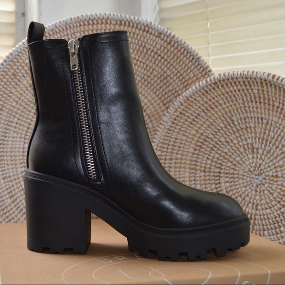 Urban Outfitters Black Zip-Up Boot Size 9 - Picture 7 of 12